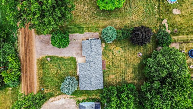 11332 Crestview Drive E, Cement City, MI 49233