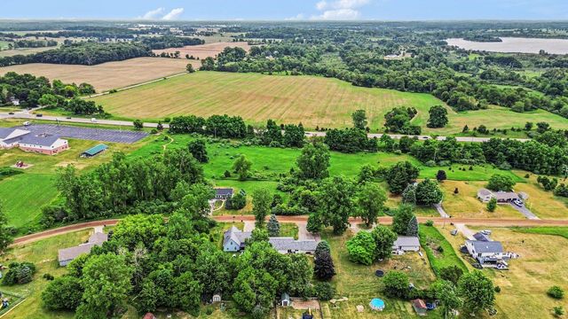11332 Crestview Drive E, Cement City, MI 49233