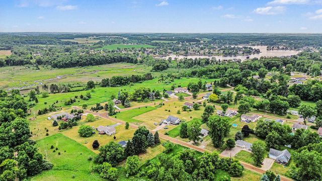 11332 Crestview Drive E, Cement City, MI 49233