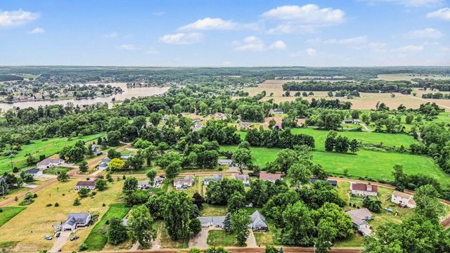 11332 Crestview Drive E, Cement City, MI 49233