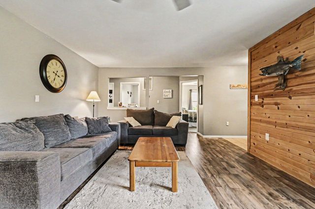 11332 Crestview Drive E, Cement City, MI 49233