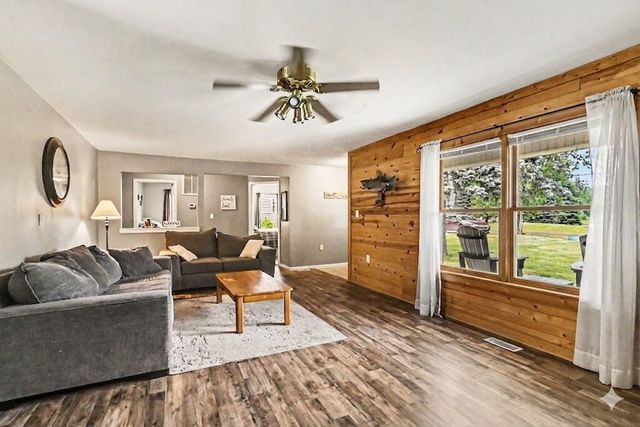 11332 Crestview Drive E, Cement City, MI 49233
