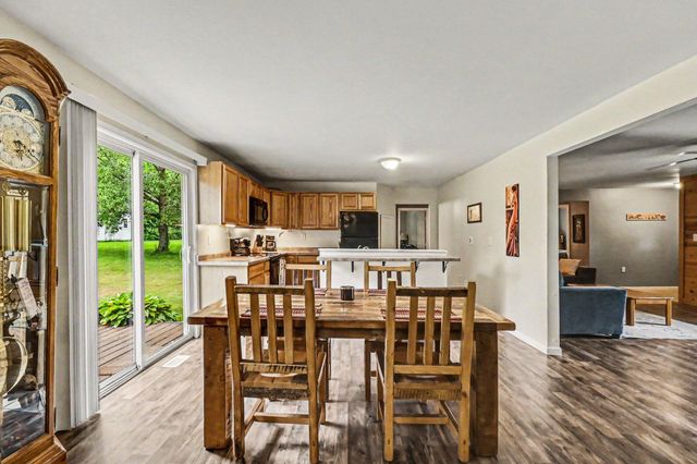11332 Crestview Drive E, Cement City, MI 49233