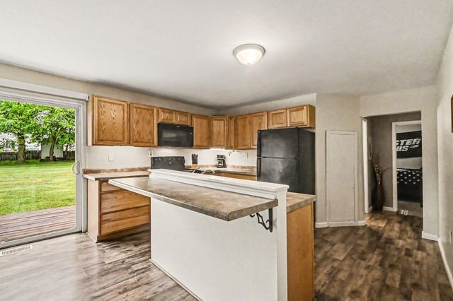 11332 Crestview Drive E, Cement City, MI 49233