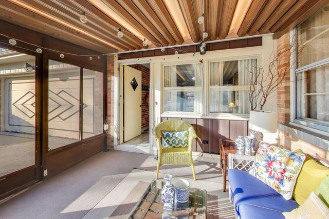 1048 E WALNUT Avenue, Des Plaines, IL 60016