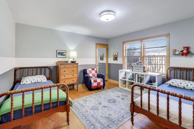 1048 E WALNUT Avenue, Des Plaines, IL 60016