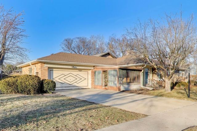 1048 E WALNUT Avenue, Des Plaines, IL 60016