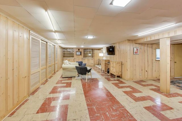 1048 E WALNUT Avenue, Des Plaines, IL 60016