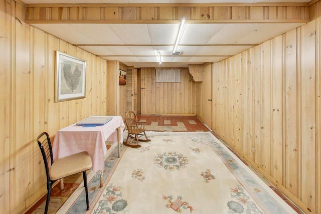 1048 E WALNUT Avenue, Des Plaines, IL 60016