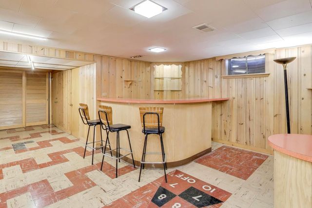 1048 E WALNUT Avenue, Des Plaines, IL 60016