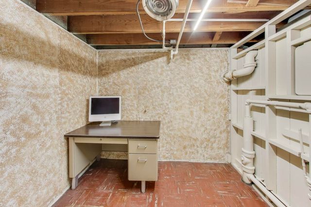 1048 E WALNUT Avenue, Des Plaines, IL 60016