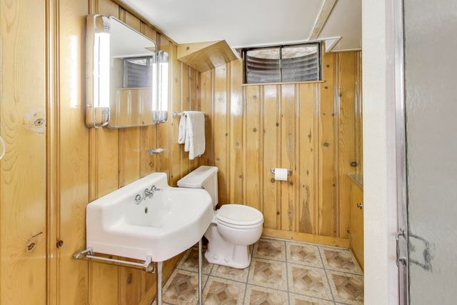 1048 E WALNUT Avenue, Des Plaines, IL 60016