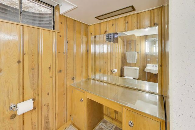 1048 E WALNUT Avenue, Des Plaines, IL 60016