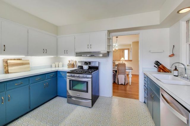 1048 E WALNUT Avenue, Des Plaines, IL 60016