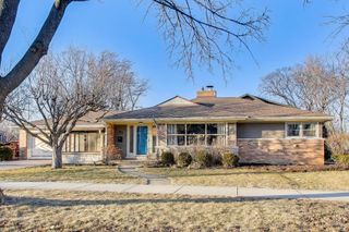 1048 E WALNUT Avenue, Des Plaines, IL 60016