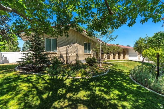 1602 NICKLAUS CIR, Sandy, UT 84092