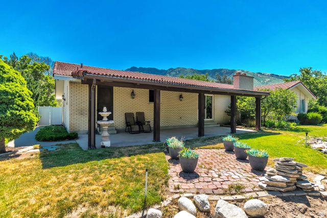 1602 NICKLAUS CIR, Sandy, UT 84092