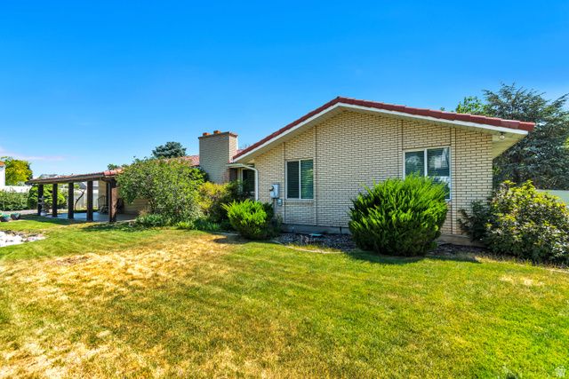 1602 NICKLAUS CIR, Sandy, UT 84092