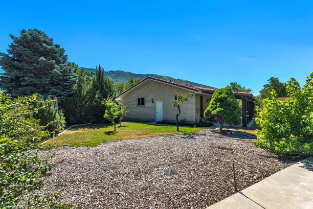 1602 NICKLAUS CIR, Sandy, UT 84092
