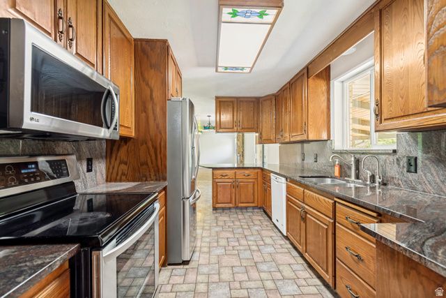 1602 NICKLAUS CIR, Sandy, UT 84092