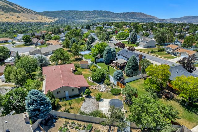 1602 NICKLAUS CIR, Sandy, UT 84092