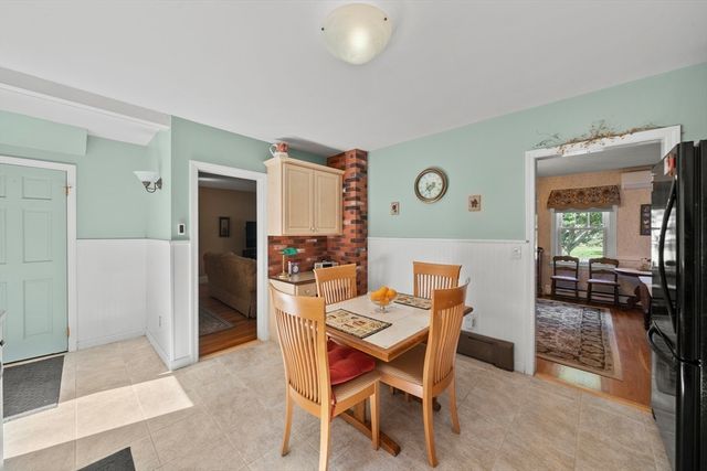 17 Perry Ave, Lynnfield, MA 01940