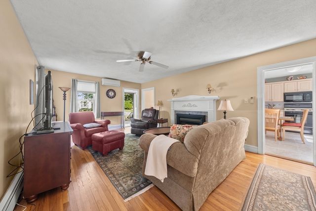 17 Perry Ave, Lynnfield, MA 01940