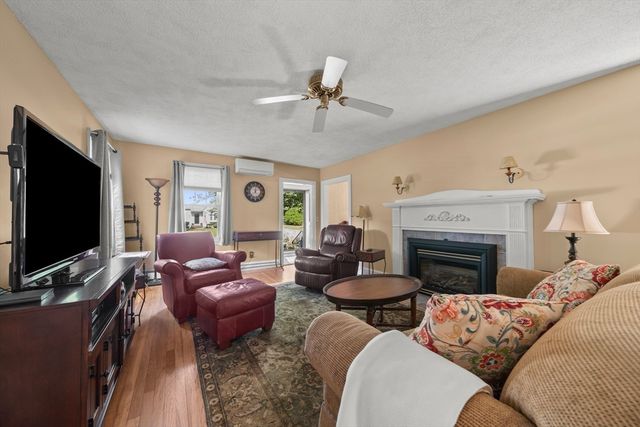 17 Perry Ave, Lynnfield, MA 01940
