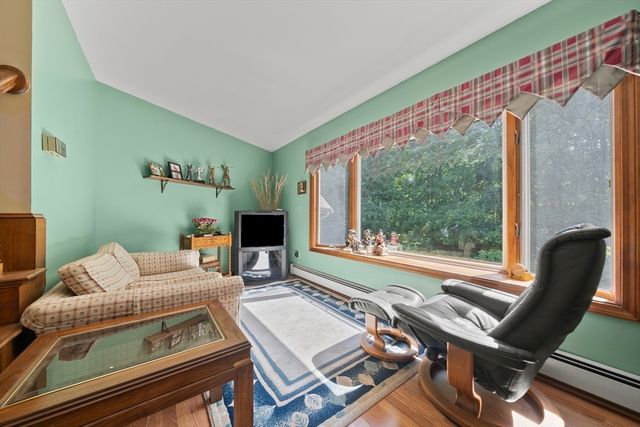 17 Perry Ave, Lynnfield, MA 01940