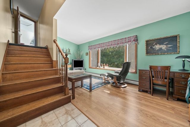 17 Perry Ave, Lynnfield, MA 01940