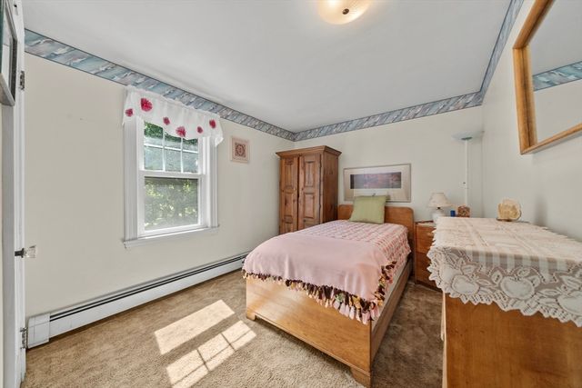 17 Perry Ave, Lynnfield, MA 01940