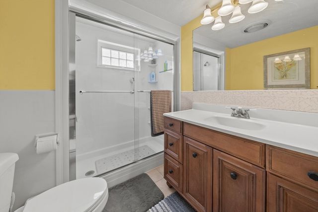 17 Perry Ave, Lynnfield, MA 01940