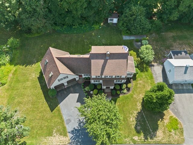 17 Perry Ave, Lynnfield, MA 01940