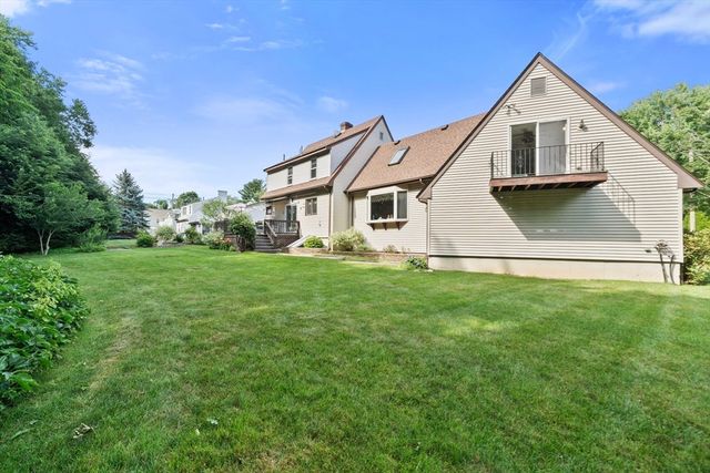 17 Perry Ave, Lynnfield, MA 01940