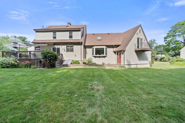 17 Perry Ave, Lynnfield, MA 01940