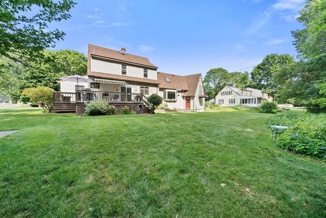 17 Perry Ave, Lynnfield, MA 01940
