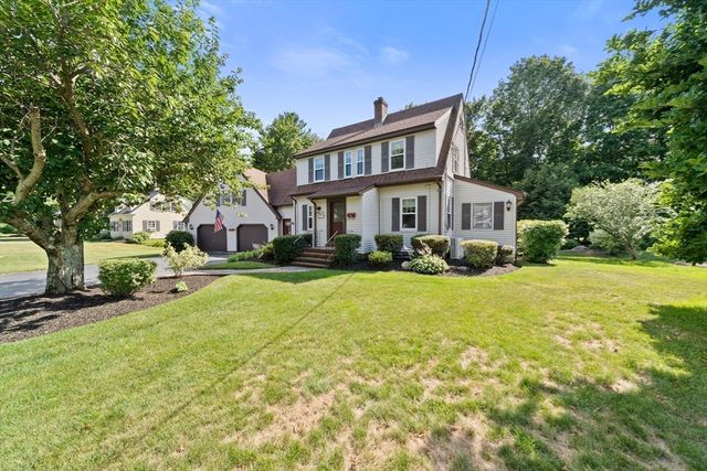 17 Perry Ave, Lynnfield, MA 01940