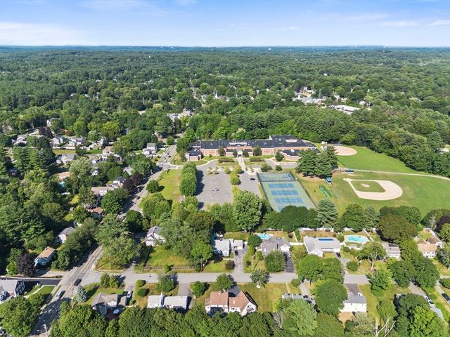 17 Perry Ave, Lynnfield, MA 01940