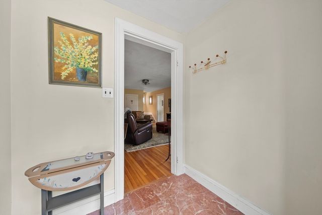 17 Perry Ave, Lynnfield, MA 01940