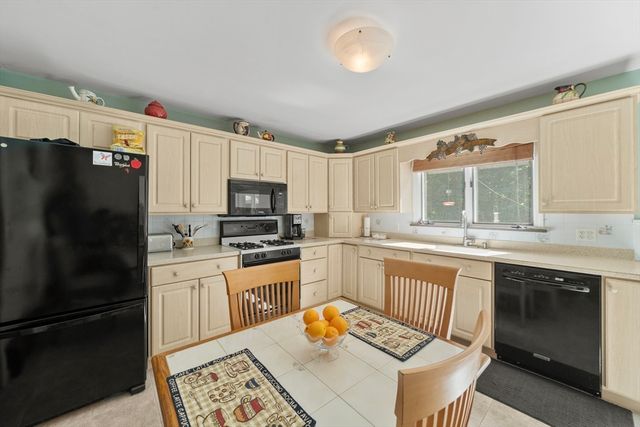 17 Perry Ave, Lynnfield, MA 01940