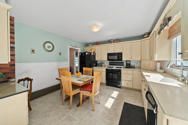 17 Perry Ave, Lynnfield, MA 01940