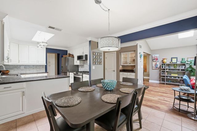 4978 Village Oaks Dr, Rocklin, CA 95677