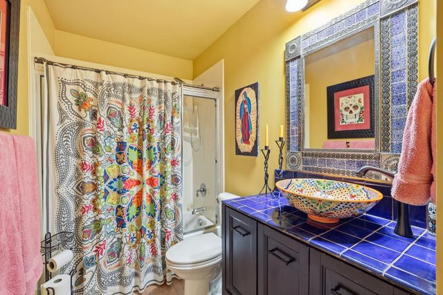 4978 Village Oaks Dr, Rocklin, CA 95677