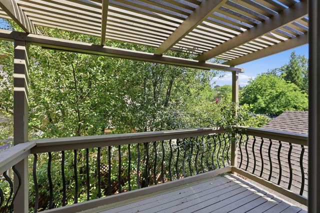 4978 Village Oaks Dr, Rocklin, CA 95677