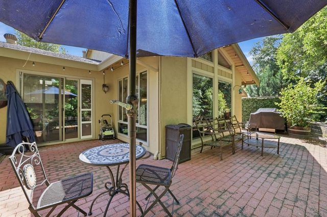 4978 Village Oaks Dr, Rocklin, CA 95677