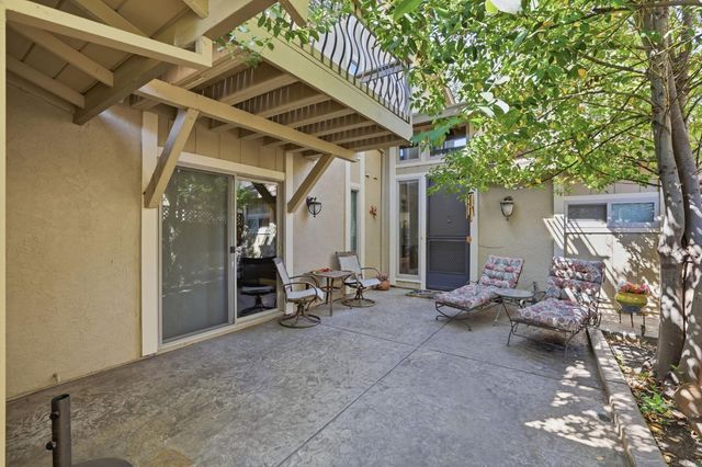 4978 Village Oaks Dr, Rocklin, CA 95677