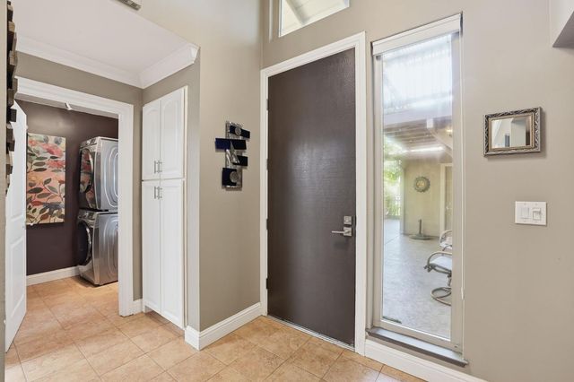 4978 Village Oaks Dr, Rocklin, CA 95677