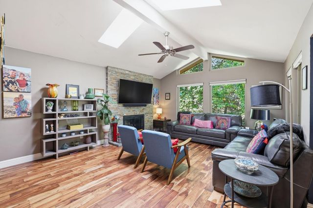 4978 Village Oaks Dr, Rocklin, CA 95677