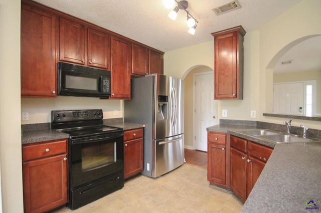 520 Arrie Drive, Byron, GA 31008