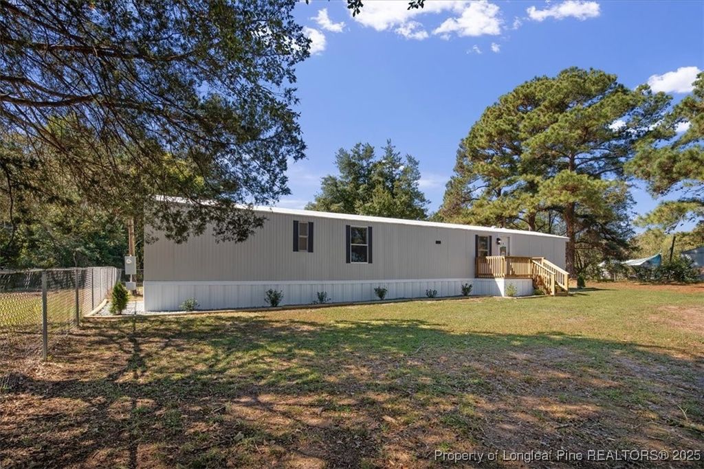 6546 Roslin Farm Road, Hope Mills, NC 28348